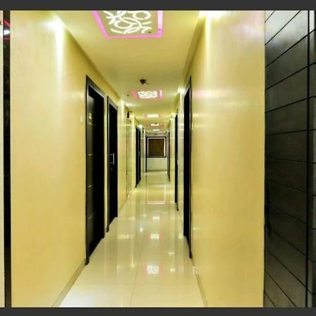 Skylawn Hotel Surat Luaran gambar