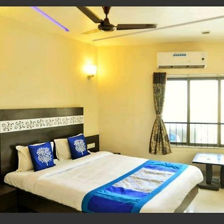 Skylawn Hotel Surat Luaran gambar