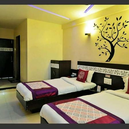 Skylawn Hotel Surat Luaran gambar