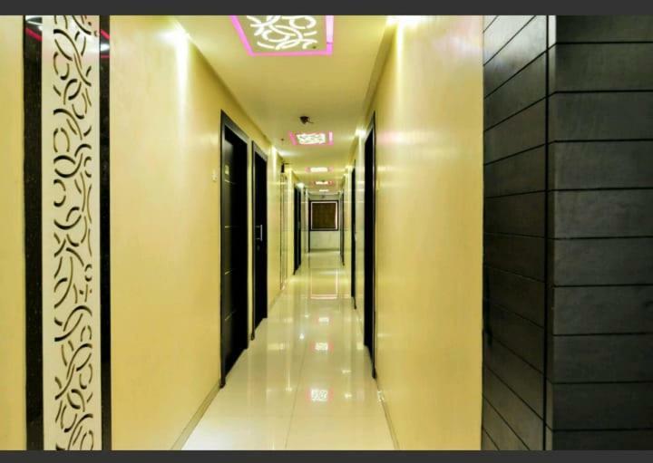 Skylawn Hotel Surat Luaran gambar